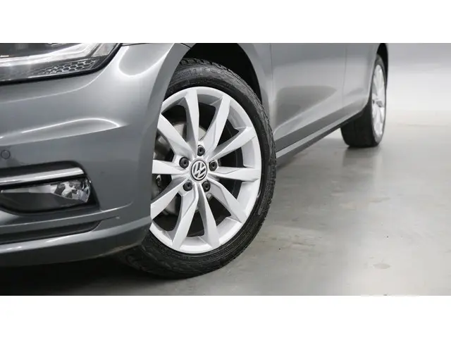 Volkswagen Golf 1.0 TSI 110pk Highline 2017 Benzine 12