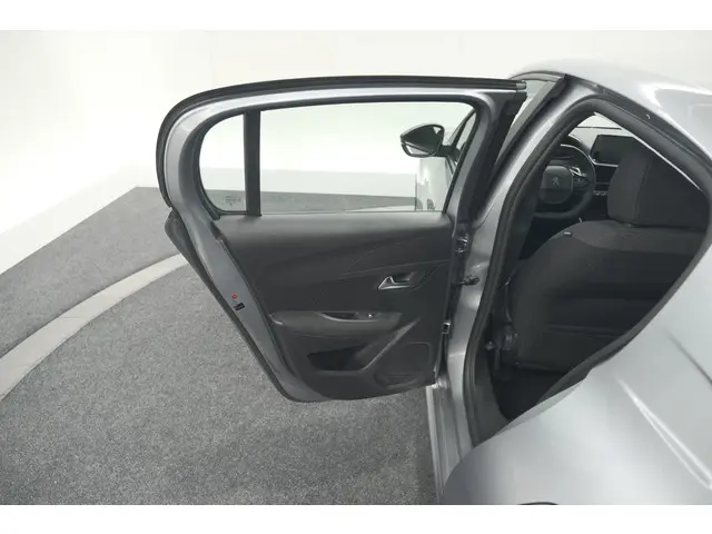 Peugeot 208 PureTech 100 EAT8 Active Pack 2023 Benzine 63