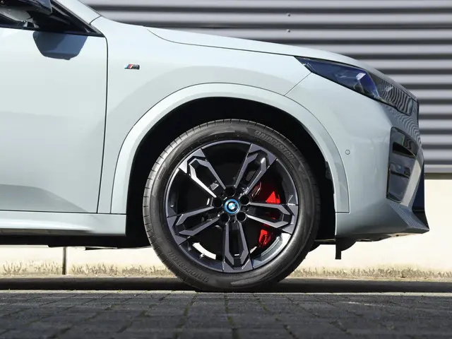 BMW iX2 xDrive30 2025 Elektrisch 6