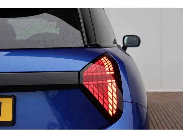 MINI 3-Deurs Cooper E | Favoured L 2025 Elektrisch 9