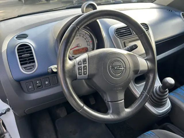 Opel Agila 1.2 Edition 2012 Benzine 10