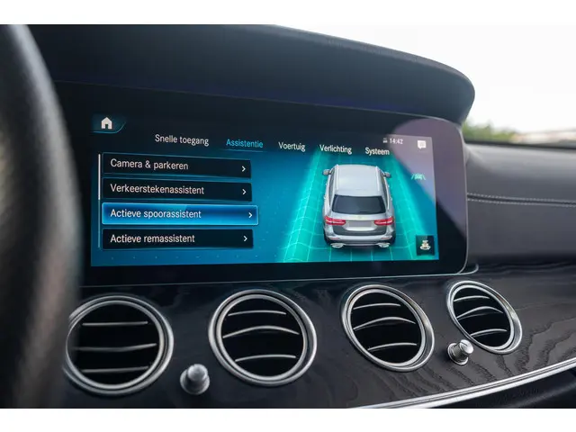 Mercedes-Benz E-Klasse 300 e AMG 2020 Hybride Benzine 18
