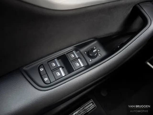 Audi Q8 60 TFSI e quattro S-Line 2021 Hybride Benzine 55