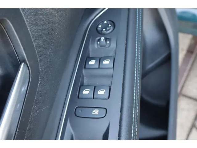 Peugeot 5008 1.2 PureTech Crossway 2019 Benzine 25