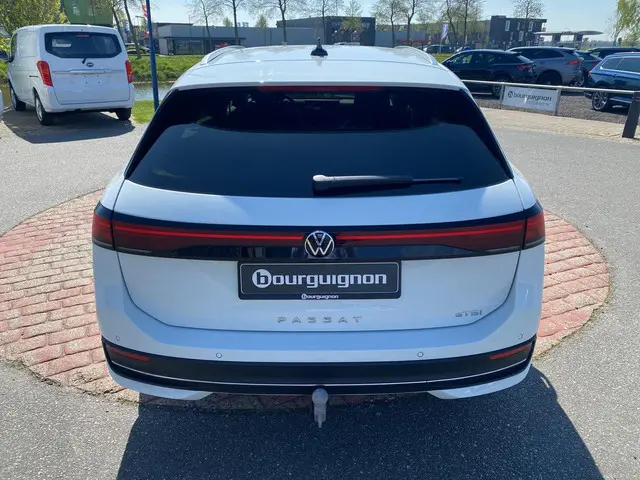 Volkswagen Passat Variant 1.5 eTSI Business 2024 Benzine 8