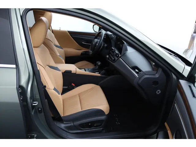 Lexus ES 300h Executive Line 2024 Hybride Benzine 22