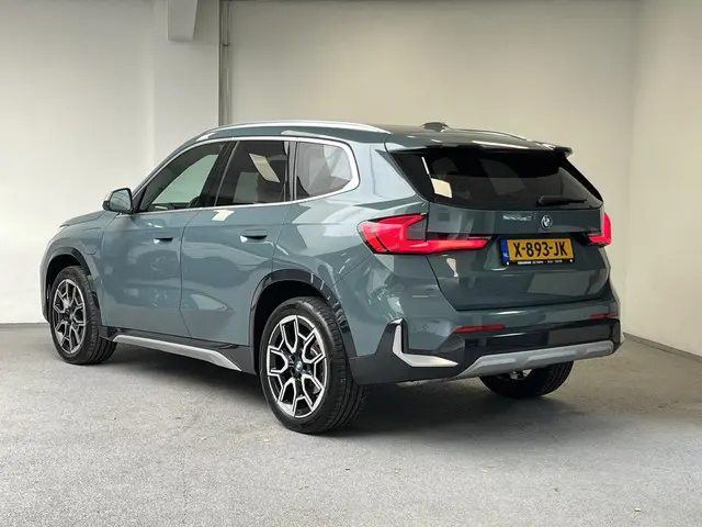 BMW X1 xDrive30e X-Line 2023 Hybride Benzine 2