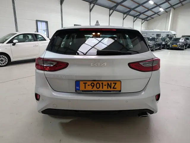 Kia Ceed 1.0 T-GDi DynamicLine 2023 Benzine 11