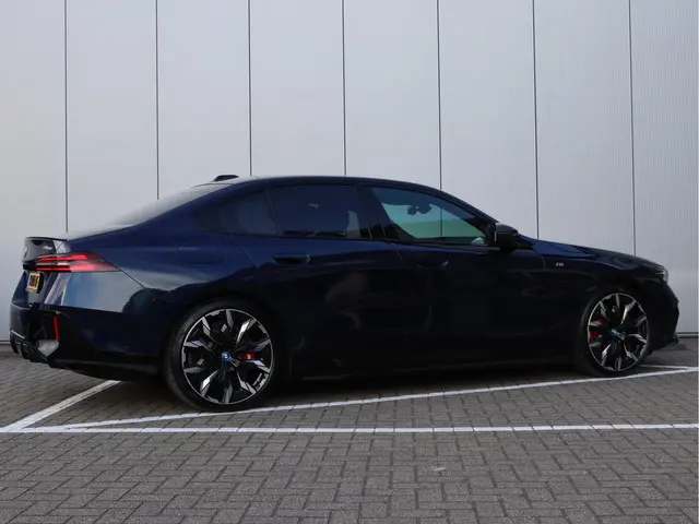 BMW i5 M60 xDrive 84 kWh 2023 Elektrisch 6