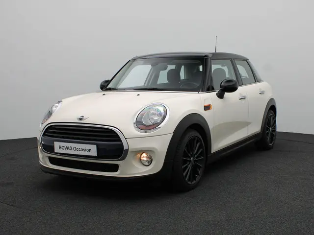 MINI 5-Deurs Cooper 2017 Benzine 21