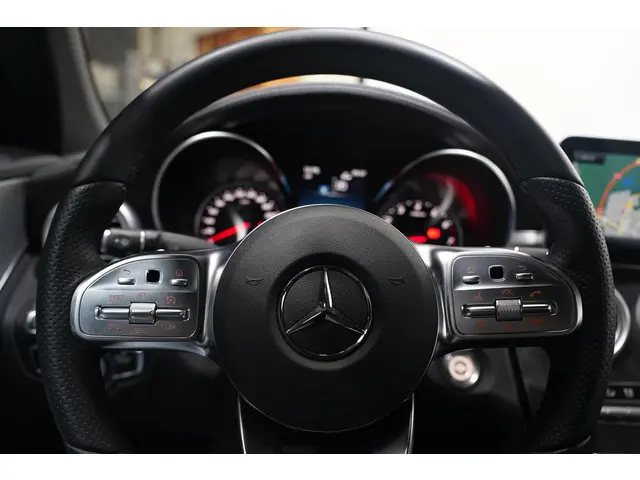 Mercedes-Benz C-Klasse Cabrio 180 AMG Line 2023 Benzine 38