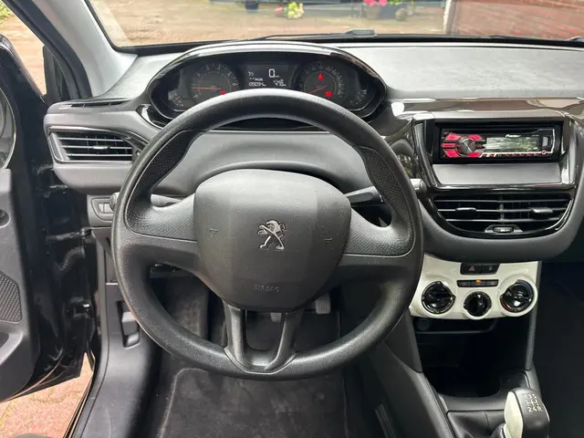 Peugeot 208 1.0 VTi LIKE 2014 Benzine 19