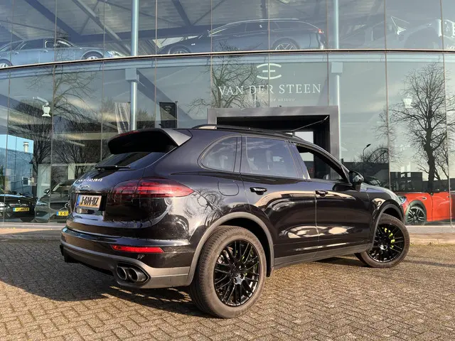 Porsche Cayenne 2