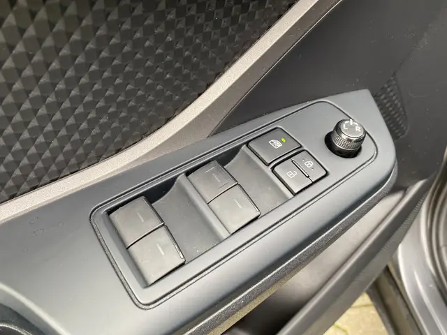 Toyota C-HR 1.8 Hybrid Active 2022 Hybride Benzine 13