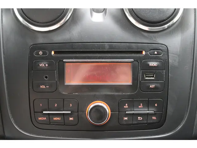 Dacia Logan 1.2 2015 Benzine 10