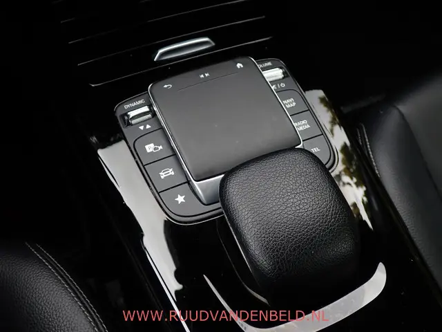 Mercedes-Benz CLA Shooting Brake 180 2020 Benzine 25