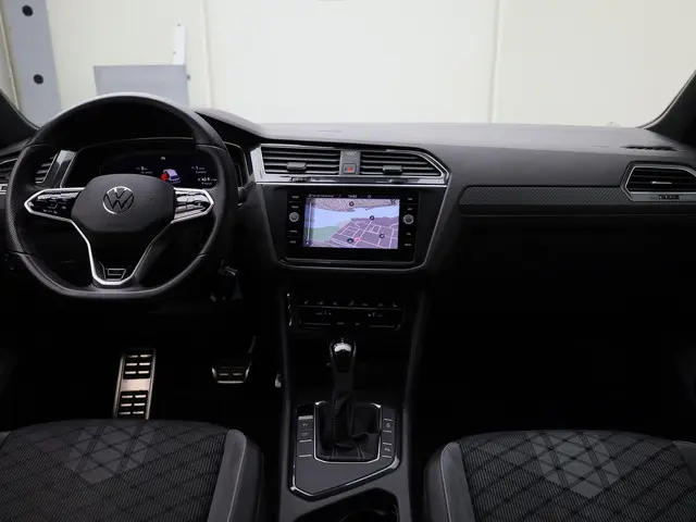 Volkswagen Tiguan 1.5TSI/150PK R-Line DSG 2022 Benzine 4