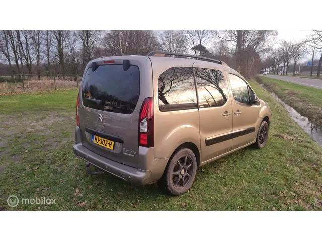 Citroën Berlingo combi 1.6 VTi XTR exclusive 2013 Benzine 3