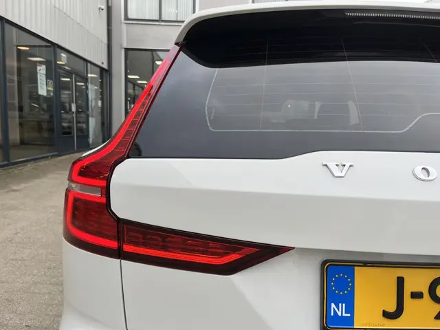 Volvo V60 2.0 B3 Business Pro 2020 Benzine 59