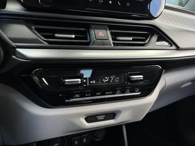 Suzuki Swift 1.2 Style Smart Hybrid 2025 Benzine 13