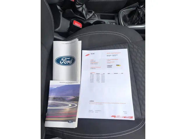 Ford Fiesta 1.0 EcoBoost Hybrid Titanium 2022 Benzine 6