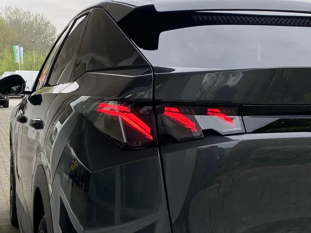 Peugeot 3008 1.2 Hybrid 145 GT 2025 Hybride Benzine 8