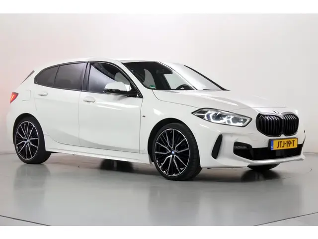 BMW 1 Serie 120iA M-Sport+ 2023 Benzine 52
