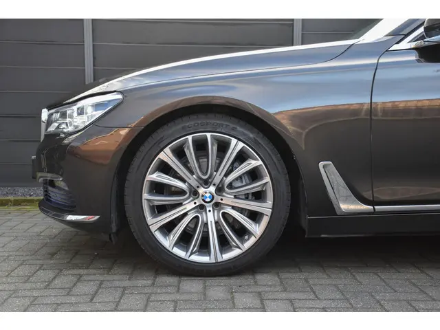 BMW 7 Serie 740Li High Executive 2015 Benzine 14