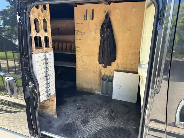 Peugeot Boxer 330 2.0 BlueHDI L1H1 Premium 2017 Diesel 11