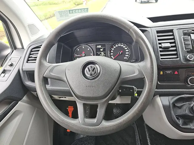 Volkswagen Transporter 2.0 TDI 2015 Diesel 11