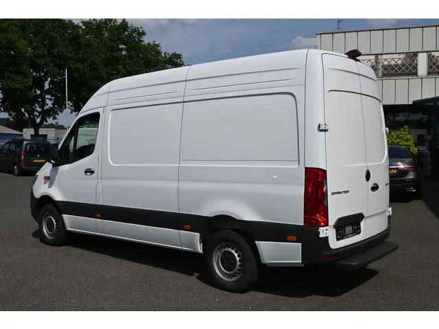 Mercedes-Benz Sprinter 317 CDI L2H2 Pro 2024 Diesel 10