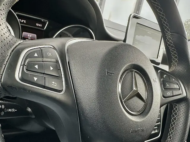 Mercedes-Benz GLA 180 Prestige 2016 Benzine 19