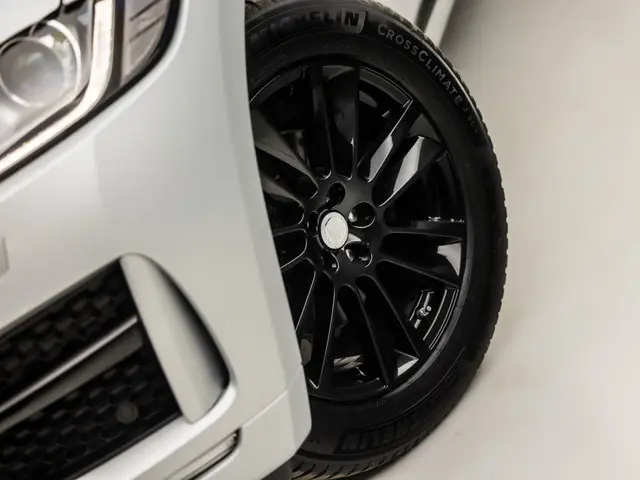 Jaguar F-PACE 2.0 Portfolio R-Sport AWD 20d 2017 Diesel 33