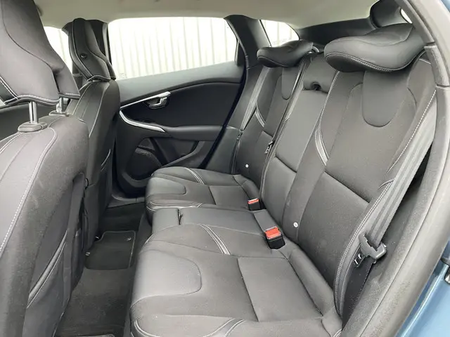 Volvo V40 1.6 T3 Summum 2012 Benzine 6