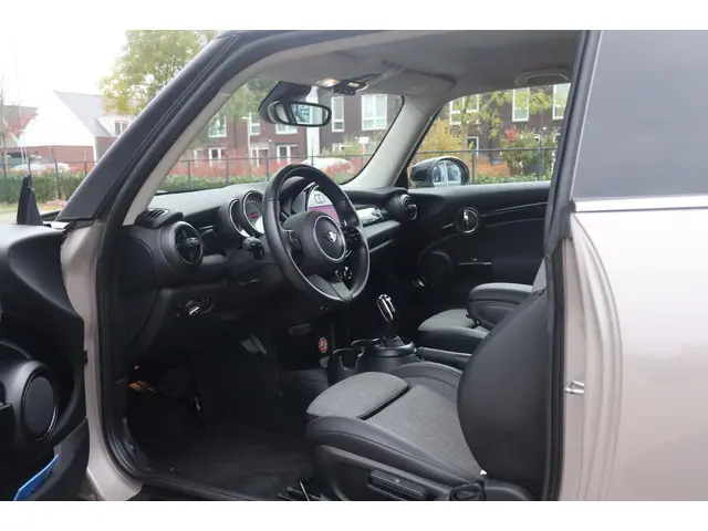 MINI Cooper Mini 1.5 Camden Edition 2023 Benzine 16