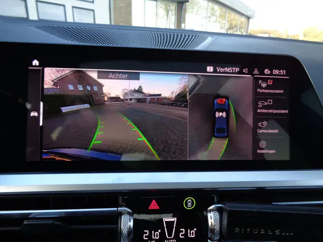 BMW 3 Serie 330i High Executive 2020 Benzine 18