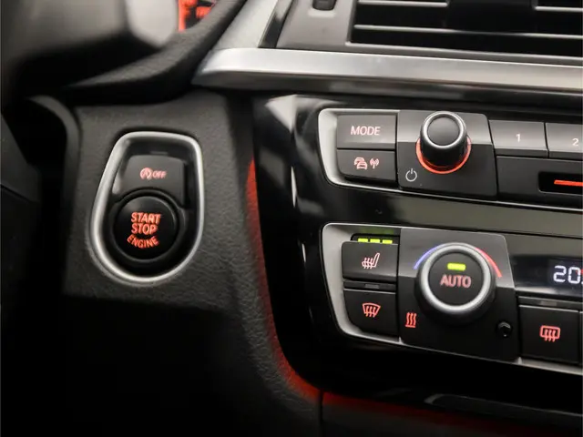 BMW 3 Serie 320i M Sport High Executive 2017 Benzine 12