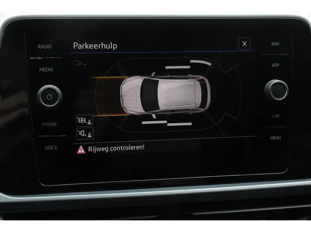 Volkswagen T-Roc 1.5 TSI 150pk DSG Style 2023 Benzine 18