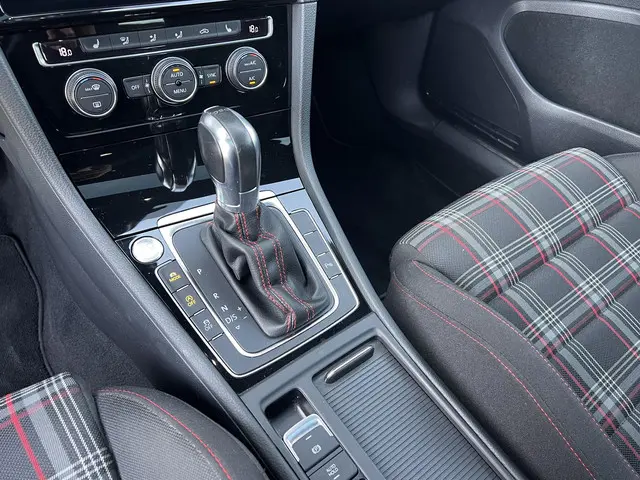 Volkswagen Golf 2.0 TSI GTI 2017 Benzine 16