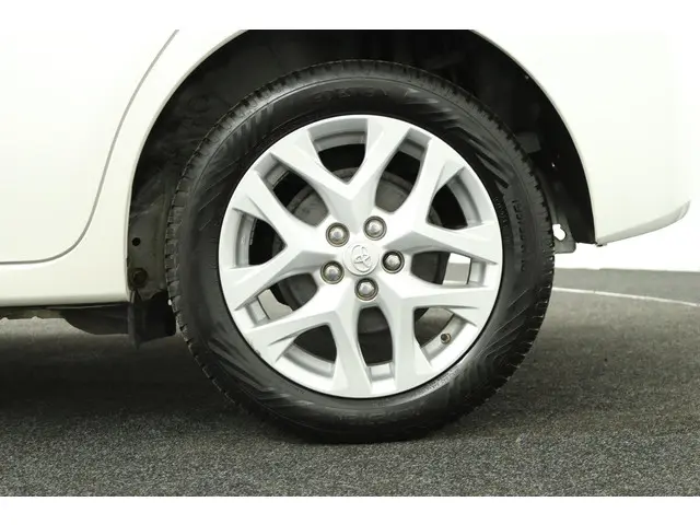 Toyota Verso-S 1.3 VVT-i Dynamic 2015 Benzine 38