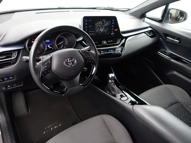 Toyota C-HR 2