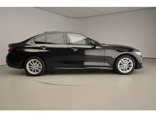 BMW 3 Serie Sedan 320e 2022 Hybride Benzine 4
