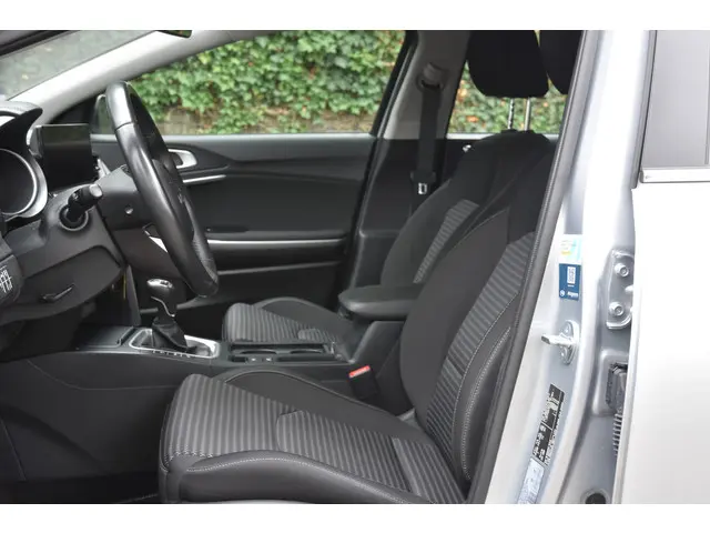 Kia Ceed 1.0 T-GDi DynamicLine 2023 Benzine 7