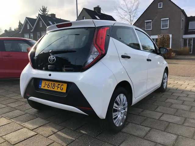 Toyota Aygo AYGO 1.0 VVT-i x-fun 2020 Benzine 6