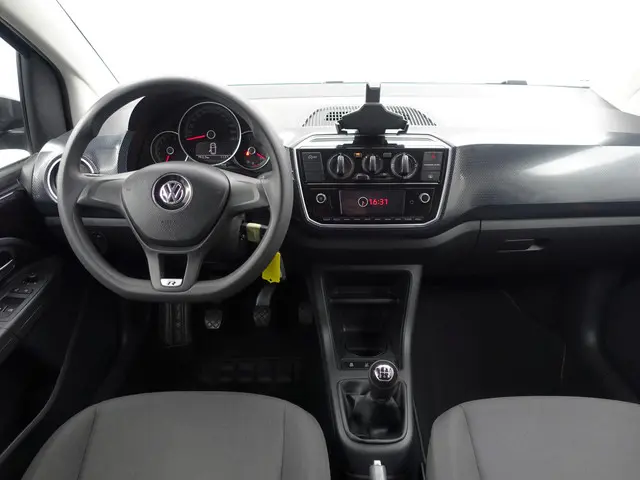 Volkswagen up! 1.0 BMT R Line- 2018 Benzine 7