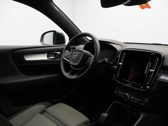 Volvo XC40 2.0 B4 Plus Dark 2025 Benzine 3
