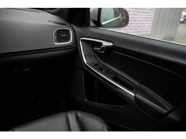 Volvo V60 2.0 T4 Business Sport 2018 Benzine 21