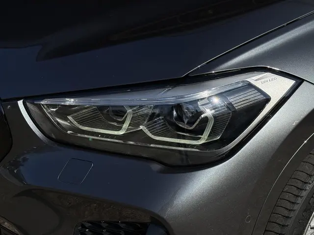 BMW X1 xDrive25e High Executive 2021 Hybride Benzine 12