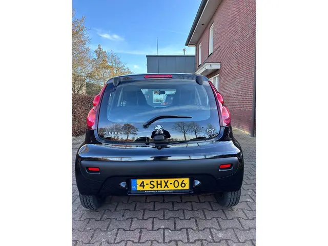 Peugeot 107 1.0 Active 2013 Benzine 10