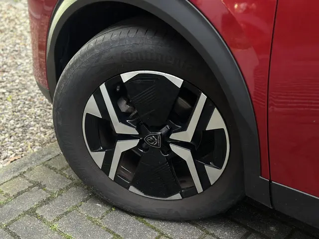 Peugeot 2008 1.2T 130pk Automaat Allure 2024 Benzine 31